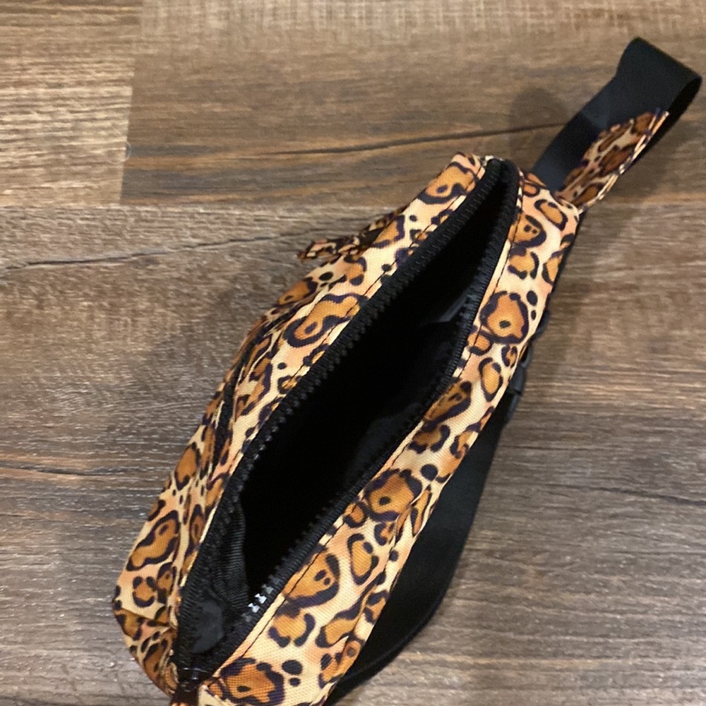 Leopard Fannypack - Picture 5 of 5